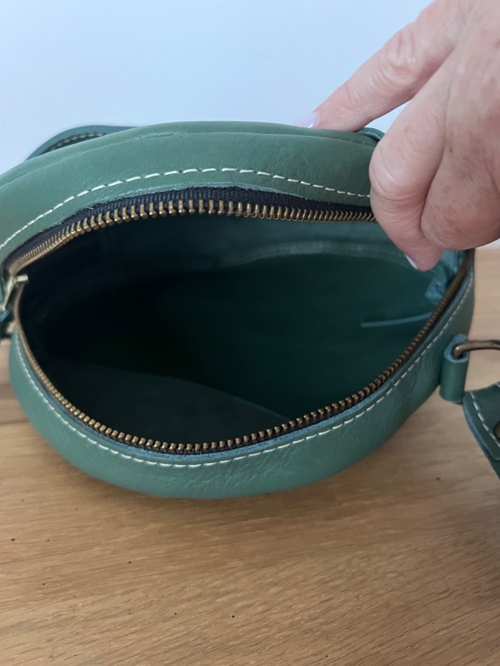 Portland Leather Large Green Circle Bag - Picture 5 of 8